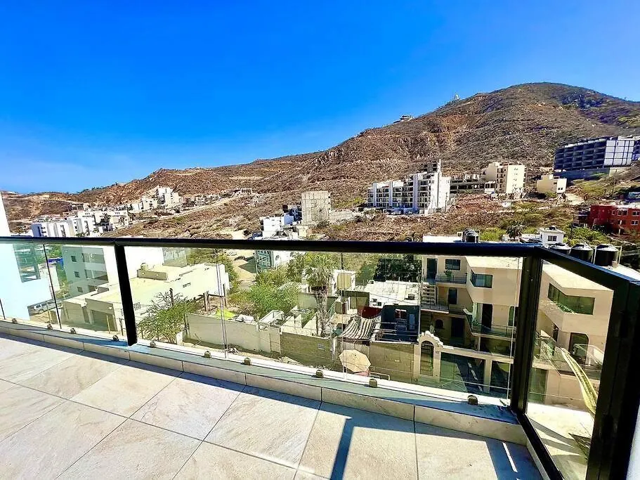 Апартаменты New Deluxe 2Br-2Bth, 2 King Beds, 1 Gig - Speed Wi-Fi, Pool, Huge Patio, Close To The Beach, Marina And Night Life. Кабо-Сан-Лукас