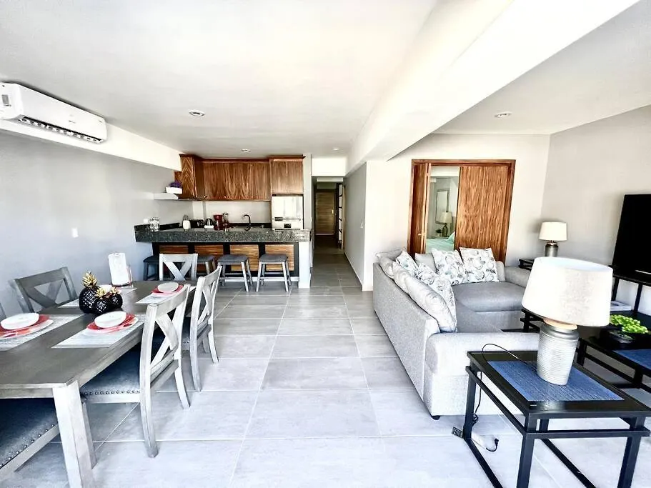 New Deluxe 2Br-2Bth, 2 King Beds, 1 Gig - Speed Wi-Fi, Pool, Huge Patio, Close To The Beach, Marina And Night Life. Кабо-Сан-Лукас Мексика