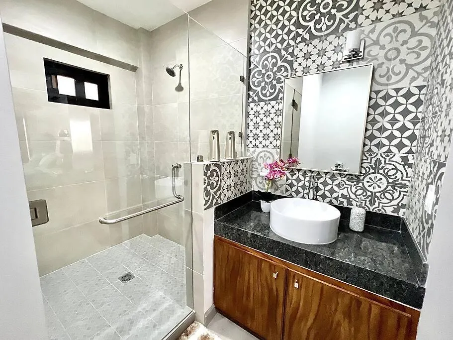 New Deluxe 2Br-2Bth, 2 King Beds, 1 Gig - Speed Wi-Fi, Pool, Huge Patio, Close To The Beach, Marina And Night Life. Кабо-Сан-Лукас