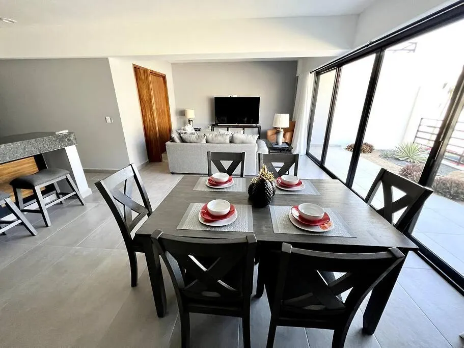 Апартаменты New Deluxe 2Br-2Bth, 2 King Beds, 1 Gig - Speed Wi-Fi, Pool, Huge Patio, Close To The Beach, Marina And Night Life. Кабо-Сан-Лукас